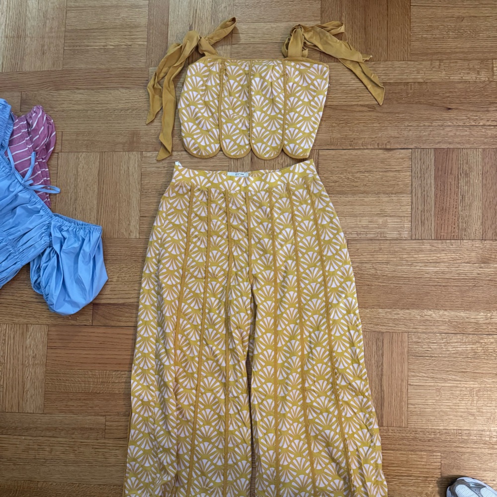 Intermix Azulu Coconut Shoulder Tie top and flared pant size M Gold yellow color